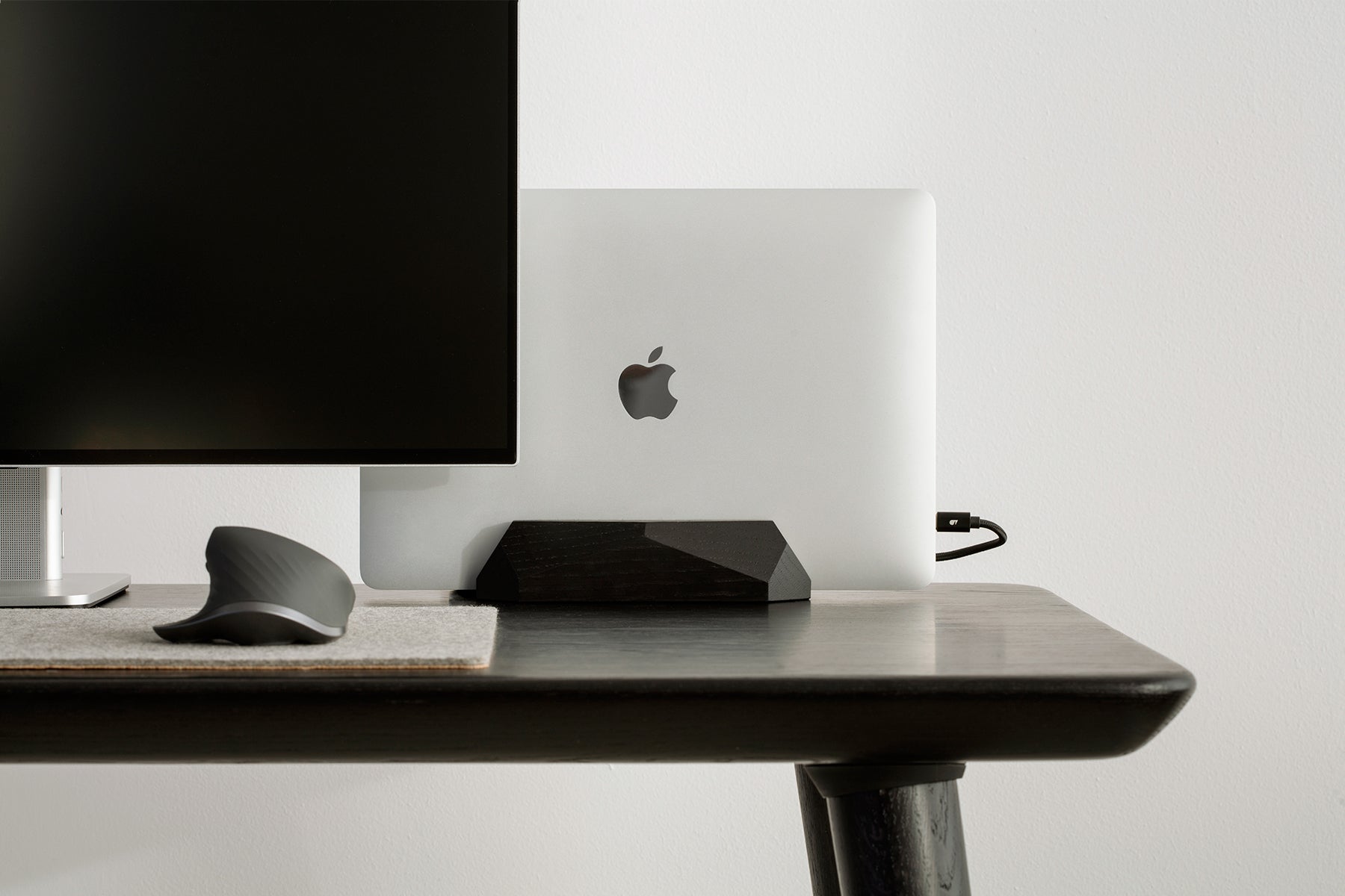 laptop dock black