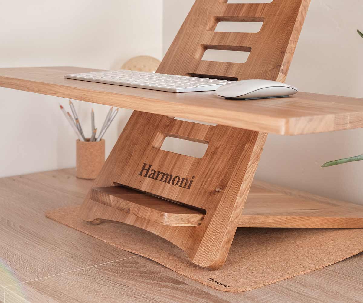 harmoni desk standing on a cork mat