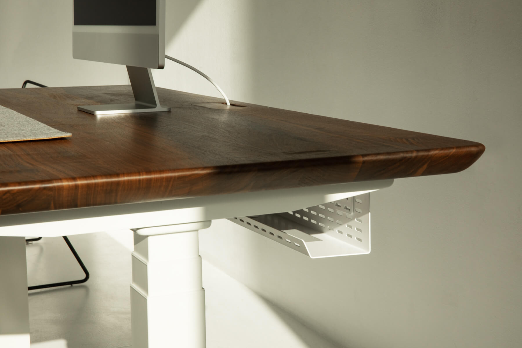 underdesk organizer – white