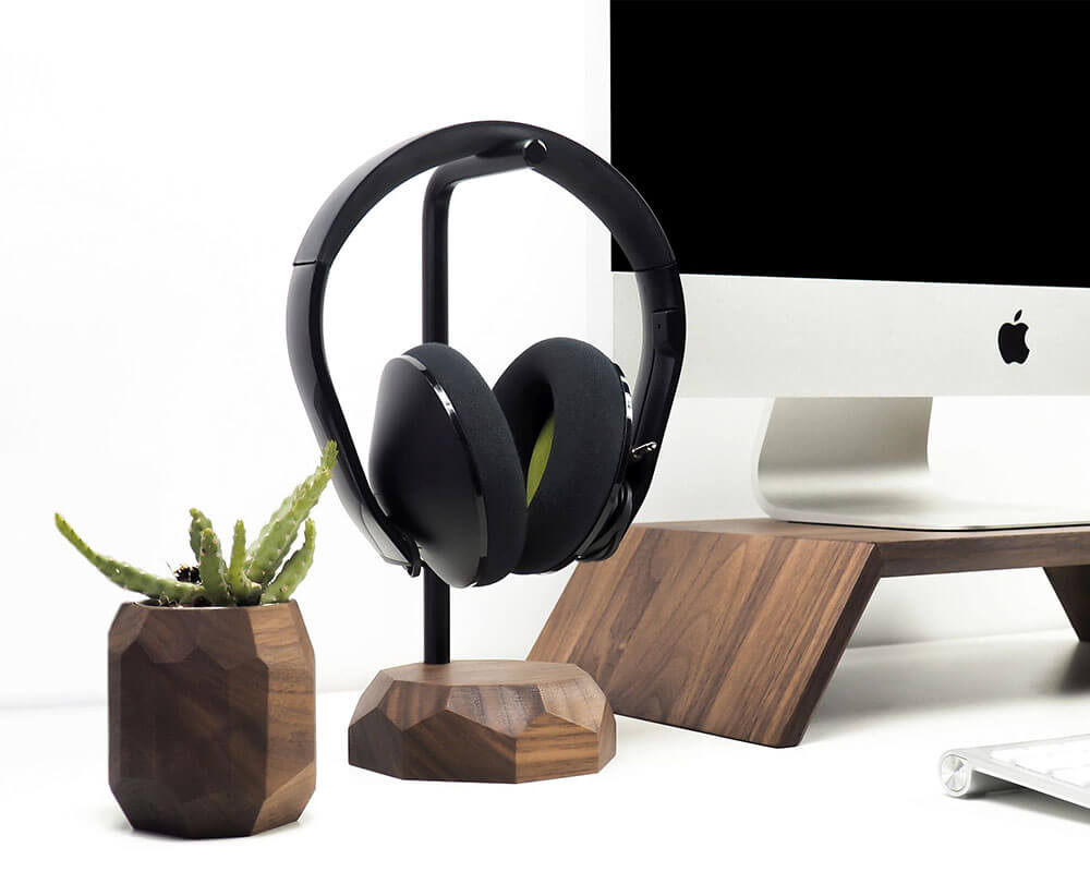 wooden headphone stand oakywood walnut laptop stand planterpot on webshop wooden amsterdam.jpg