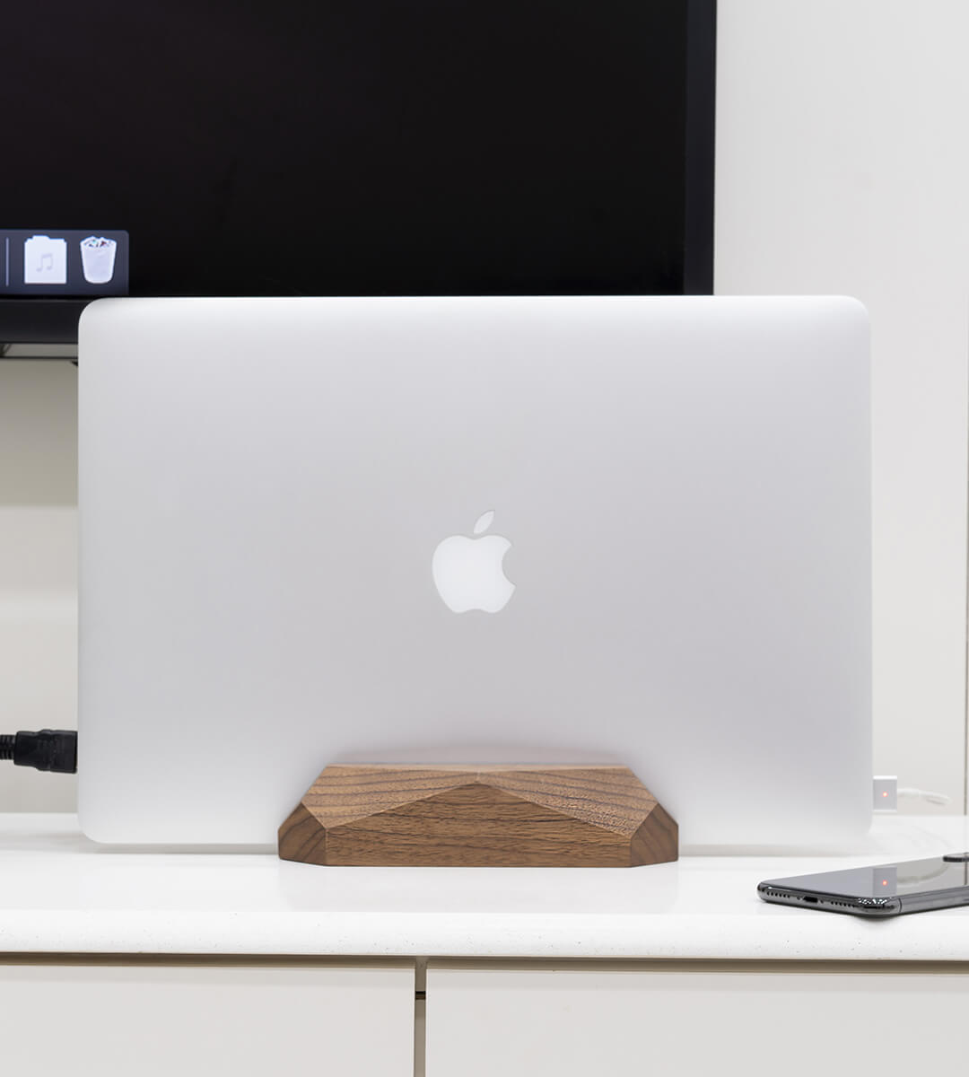 wooden laptop dock walnut mood 2